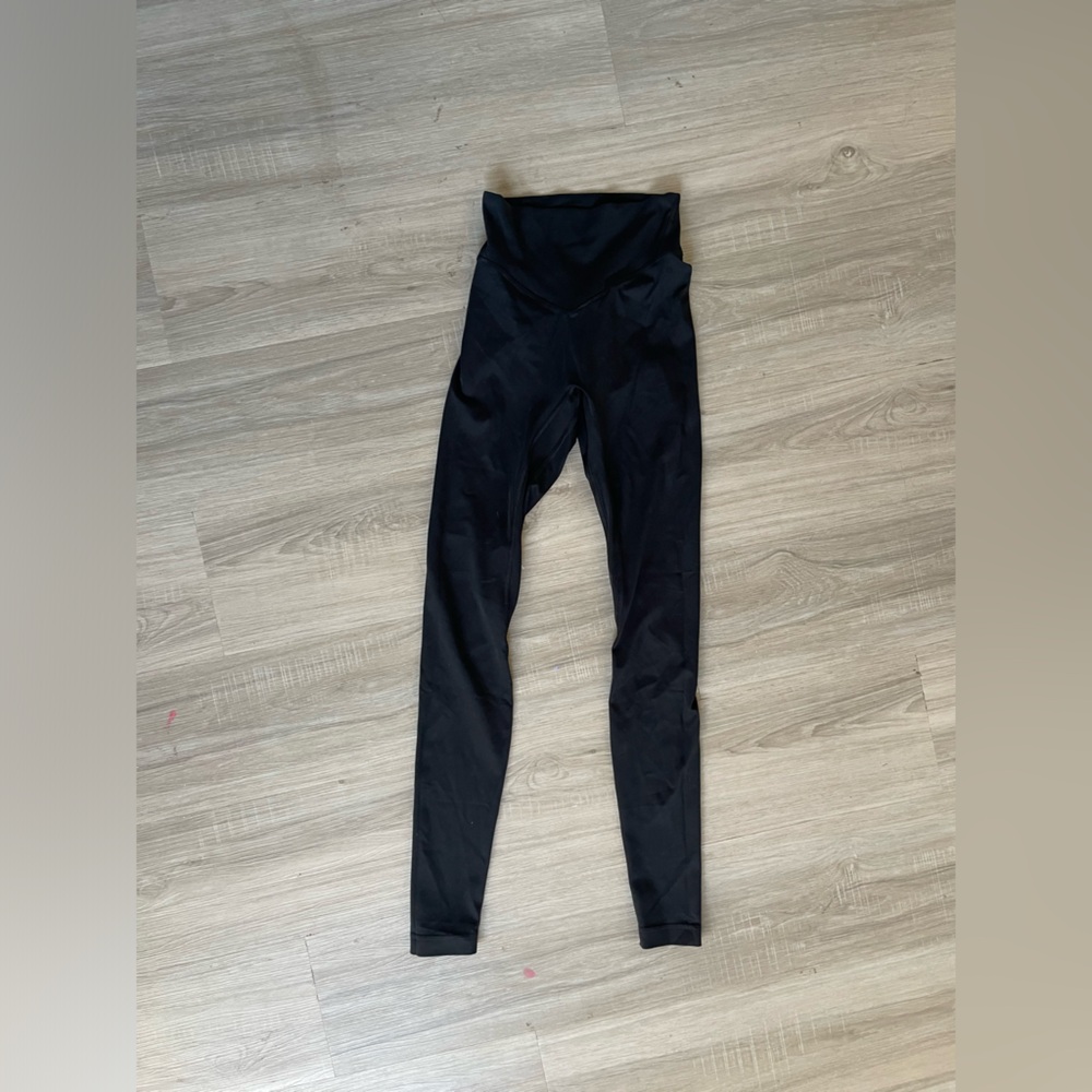 NWOT Lululemon Breeze Through Legging size 4